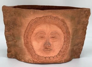 Jarrón/plantadora independiente de terracota de dos lados Sun Face de colección hecha a mano sin marca - Imagen 1 de 11