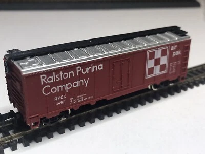 Model Power N Scale 40’ Plug Door Ralston Purina Company Box Car - Image 1 of 4