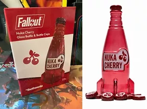 Fallout Nuka Cola Bottiglia Vetro Ciliegio + 10 Tappi Bottiglia Razzo Replica Figura - Foto 1 di 8