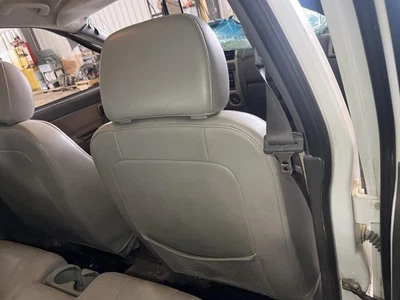 Asiento delantero derecho usado se adapta a: Chevrolet Colorado 2005 canastilla y banco reclinable Foto 1 de 4