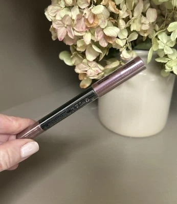 Lápiz de sombra CoverGirl Flamed Out LLAMA VIOLETA 355 NUEVO sellado Foto 1 de 4