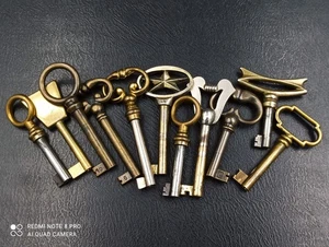 VINTAGE,Lot 11 anciennes clés,clef de meuble,commode,Buffet,placard,serrure,key - Photo 1/9