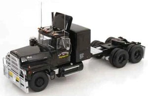 Road Kings Mack RL 700L 1974 Black 1:18 - Picture 1 of 4