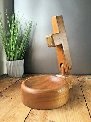 UNUSUAL MID CENTURY 60'S TURNED WOOD OAK & BRASS NUT CRACKER BOWL VINTAGE 70'S  - Image 1 of 4
