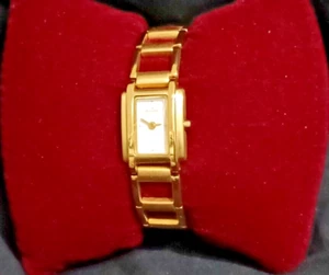 SKAGEN goldfarbenes Edelstahlarmband zierliche rechteckige Uhr - sehr guter Zustand/funktioniert - Bild 1 von 10