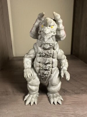 Bandai kaiju Ultra Monster Series 1997 No 99 Silvergon RARE US STOCK - Image 1 of 4