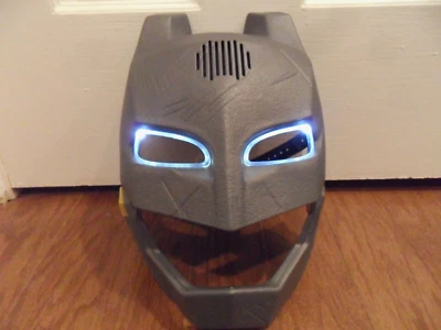 Batman Justice League DC Comics Light Up Voice Changing Face Mask 2015 Mattel - Image 1 of 4