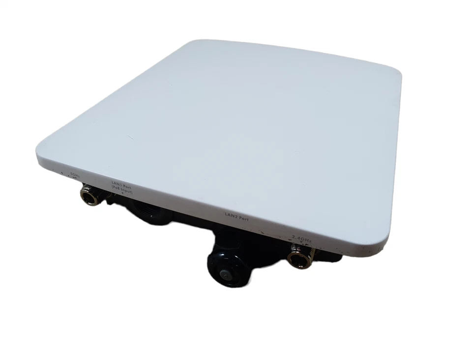 D-Link DWL-8710AP Wireless AC1200 Dual-Band Outdoor Unified Access Point - Image 1 of 2