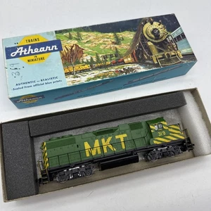 Athearn HO Scale GP38-2 Powered MKT #319 Diesel Locomotive Working Train - Picture 1 of 10