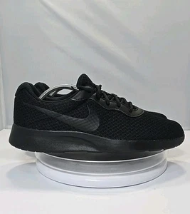 Scarpe Nike Tanjun Uomo Taglia 13 Run Walk Nero/Nero-Appena Volt DJ6258-001 - Foto 1 di 11