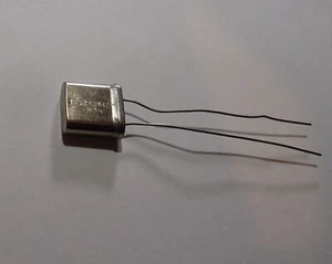 HC-18/U - 17.2300 MHz Radio Crystal - Wire Leads - Unbranded (T465.225) - Afbeelding 1 van 2