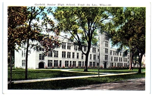 Postal Garfield Senior High School Fond du Lac Wisconsin WI Street View Trees - Imagen 1 de 3