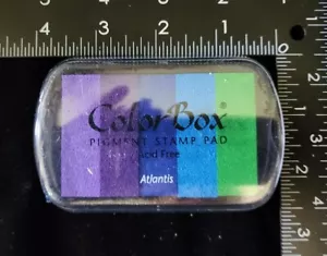 NUOVISSIMO SIGILLATO Scatola Colore Pigmento Pad Inchiostro Timbro ATLANTIS ~RARO INTERROTTO - Foto 1 di 4