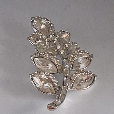 Broche Ciner Vintage Firmado Tono Plateado Transparente Hoja 2 3/4" LEER Foto 1 de 4