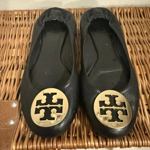 Tory Burch Reva Damen Leder Ballerina schwarz gold Logo flache Schuhe Größe 6 - Bild 1 von 11