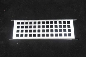 Ventilación de metal liso - tamaño de un ladrillo - 230 mm x 75 mm - HECHA EN AUSTRALIANA - Imagen 1 de 3