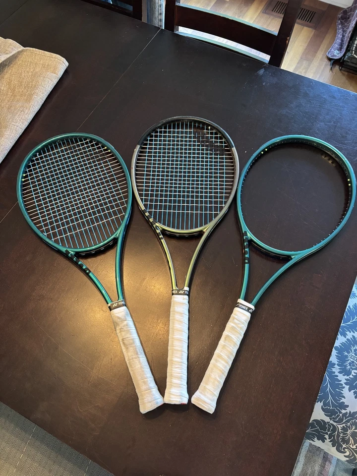 Wilson Blade Pro v8/v9 18x20 - Empuñadura Tamaño 3 (4 3/8) - Stock H22 Pro - Uso ligero Foto 1 de 4