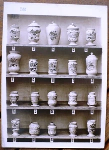 photo ancienne POTS A PHARMACIE SUR ETAGERES (1) 13x18 cm support cartonnée. - Imagen 1 de 1