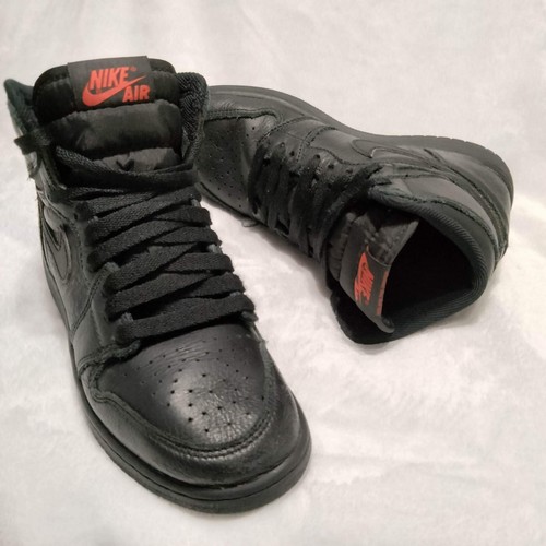 Scarpe sportive vintage Nike Air Jordan1 Retro per bambini taglia 4 alte triple nere 2017