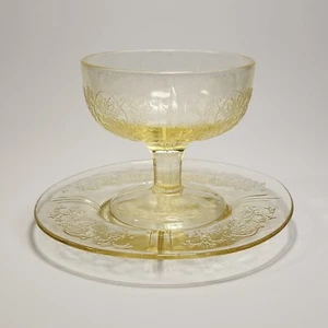Vintage gelbes Glas - Primo Aster Panel Sherbet Tasse mit Dessert Untertasse - US Glas - Bild 1 von 13