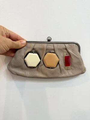 Bolso sin asas para mujer de diseñador MARNI súper chic con adornos de cuero Foto 1 de 4