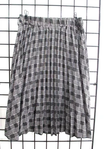 METRO WEAR 🌸 L / XL / 30' - 38" CINTURA== FALDA NEGRA A CUADROS/PULL ON/PLISADA - Imagen 1 de 7