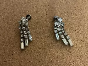 Orecchini pendenti vintage/senza marchio con strass trasparenti sul retro avvitato - Foto 1 di 2