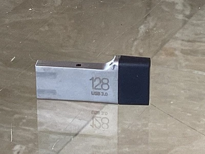 Unidad flash Samsung DUO 128 GB USB 3.0 - USB-A estándar Foto 1 de 2