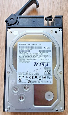 Hitachi HDS5C3030ALA630 P/N: 0F12460 3 TB SATA 6,0 Gb/s Foto 1 de 4
