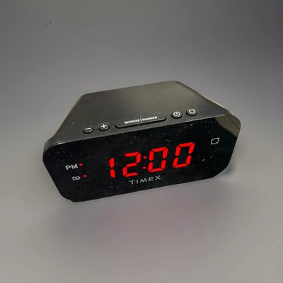 timex alarm clock Model T121b - Image 1 of 2