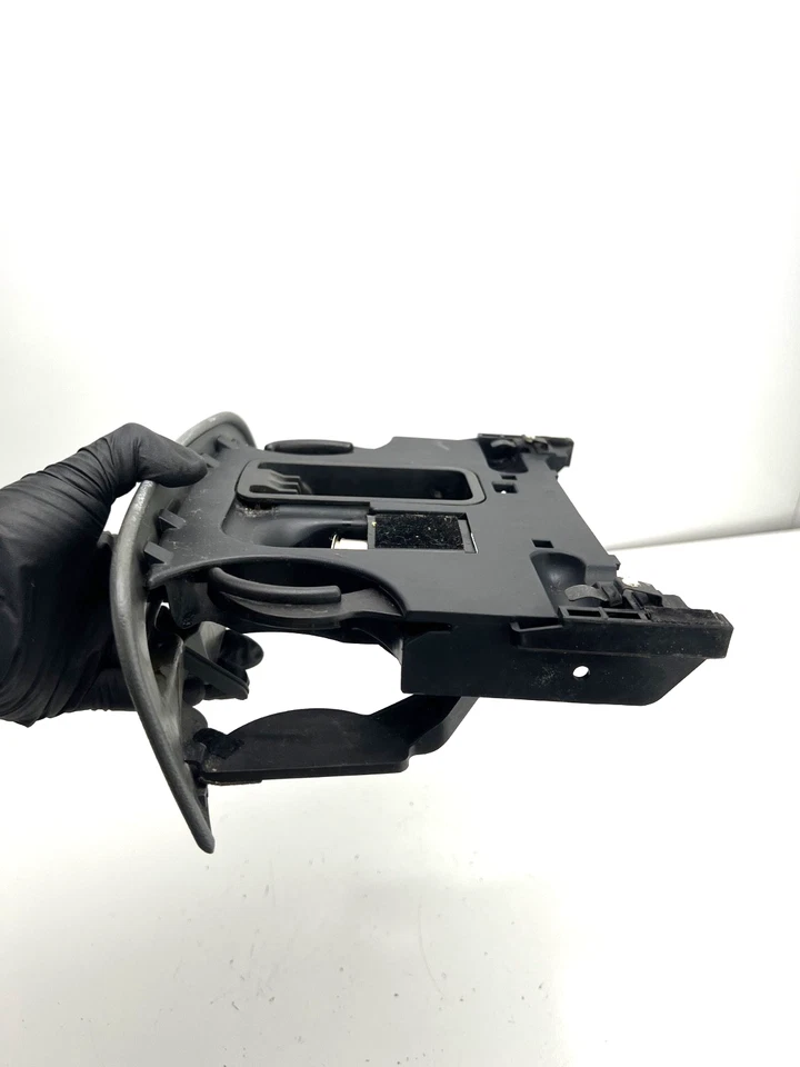 Portavasos Crown Victoria Grand Marquis 2003-2011 gris OEM Foto 1 de 4