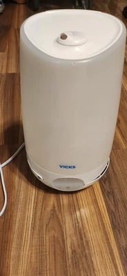 Vicks 1 Gallon Humidifier VUL545 Replacement Parts Water Tank Only - Image 1 of 4