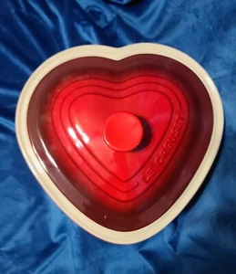 Piatto da forno olandese in gres Le Creuset 2,5 qt/2,3 L coperto a forma di cuore rosso - Foto 1 di 8