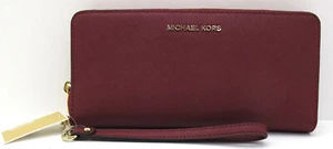 NUEVO CON ETIQUETAS MICHAEL KORS Jet Set Viaje Continental Saffiano Cuero Cartera Rojo Profundo - Imagen 1 de 7