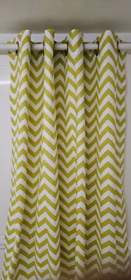 Cortinas de janela em ziguezague verde aipo e branco dois painéis 50w x 84"L - Imagem 1 de 3