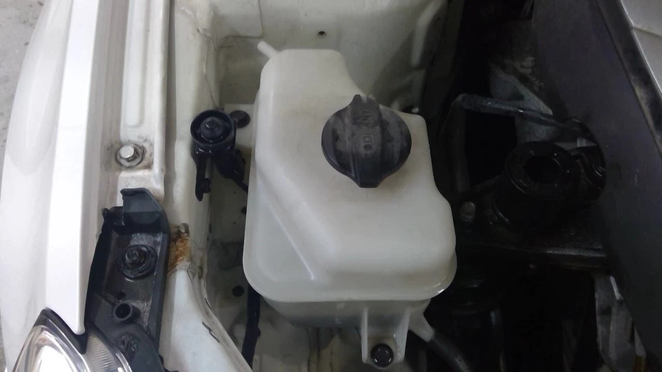 Kia Cadenza 2015 Coolant Reservoir 254302T000 5579 Foto 1 de 4