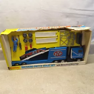 Vintage Ertl Richard Petty 14 Piece Race Set, STP, No. 3628, Motorized Car - Picture 1 of 14
