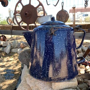 Hervidor de café vaquero grande vintage de 2 ~ galones esmaltado de granja azul blanco moteado - Imagen 1 de 20