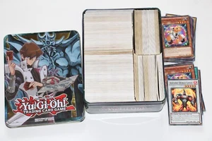 SHONEN JUMP YU-GI-OH! TRADING CARD GAME CAJA METALICA CON 900 CARTAS APROX. - Picture 1 of 1