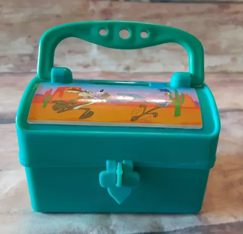 Vintage Road Runner & Wile E. Coyote Kid's Treasure Chest Bank 1997 Cover
