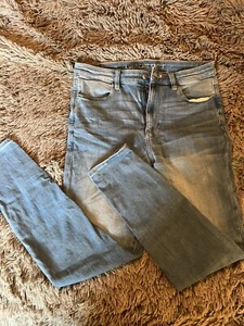American Eagle Damenjeans super hoher Bund Jegging 12R helle Waschung gebraucht, in einwandfreiem Zustand - Bild 1 von 5