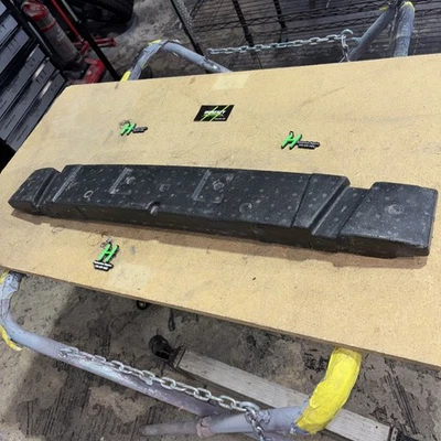 ✅ Almohadilla amortiguadora de impacto parachoques delantero OEM 2009-2011 AUDI A4 8K0807550A usada  Foto 1 de 4