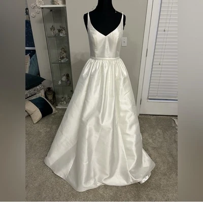 Robert Bullock Light Ivory Bridal Given Size 8 - Image 1 of 4