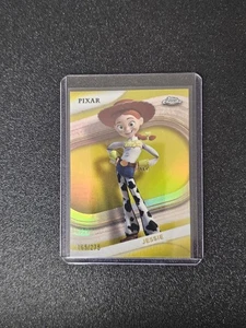2025 Topps Chrome Disney Jessie Toy Story #89 Yellow Refractor /275 SP - Bild 1 von 2
