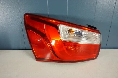 2013-2014-2015-2016 KIA RIO LANTERNA TRASEIRA EXTERNA ESQUERDA HALOGÊNIO PEÇA #92401-1W0 FABRICANTE DE EQUIPAMENTO ORIGINAL - Imagem 1 de 4