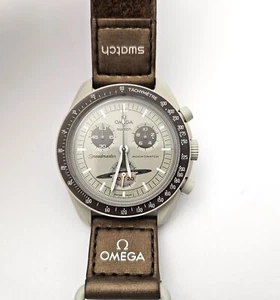 Swatch x Omega Special Mission To Saturn Nuovo - Foto 1 di 1