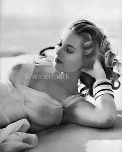Anita Ekberg 8x10 Photograph – A Glamorous Icon of 1950s Hollywood - Picture 1 of 1