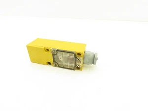 Turck MP-10H-VP4X Proximity Switch Inductive 10-65VDC - Picture 1 of 6