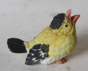 Baby Vogel Figur Mund offen gelb schwarz Miniatur Keramik Made in Japan --- - Bild 1 von 1