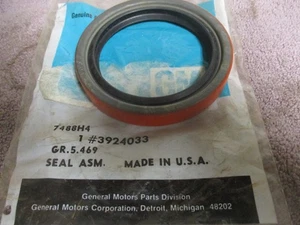NOS new Rear Pinion Seal 3924033 (1)  1960's 1970's Chevrolet GMC Truck 3879527 - Bild 1 von 1